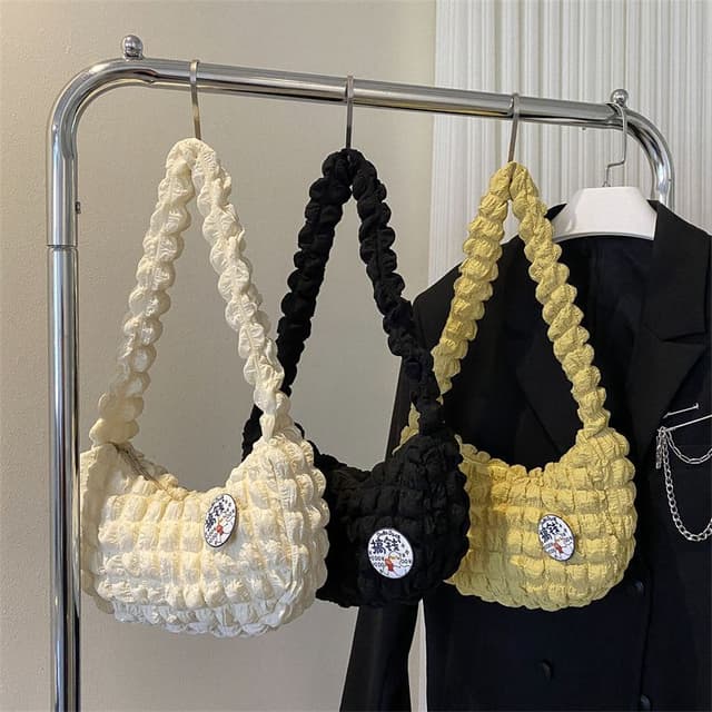 The new women's casual shoulder bag can hold a large number of items. Messenger shape, clown cloud pattern.