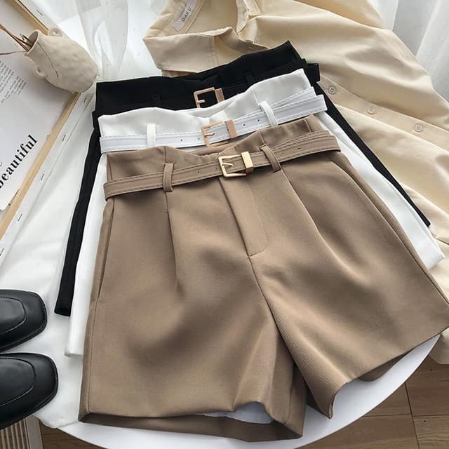 555 wide-legged female shorts with no snowy rain material